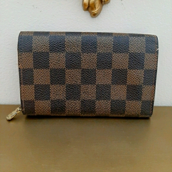 Authentic Louis Vuitton used Medium wallet. - Picture 2 of 9